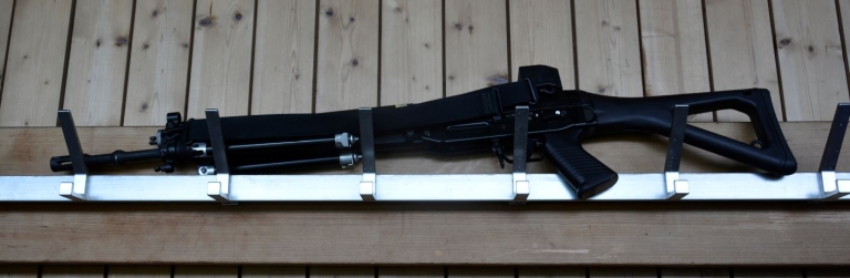 Auch-eine-Art-sein-Gewehr-zu-deponieren