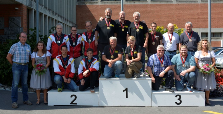 Christoph-Mueller-Ehrendamen-und-Feld-A