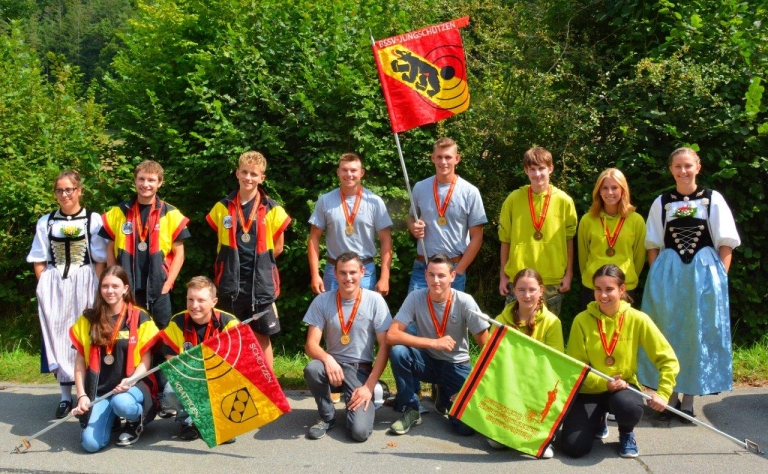 Jungschuetzen-mit-Ehrendamen