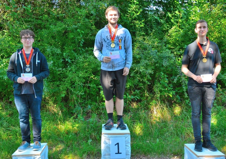 Nachwuchstag-Standardgewehr-2.-Philipp-Meyer-Thun-Stadt-1.-Florian-Hofer-Thun-Stadt-3.-Manuel-Nicola-Sommer-Oberoenz-SG