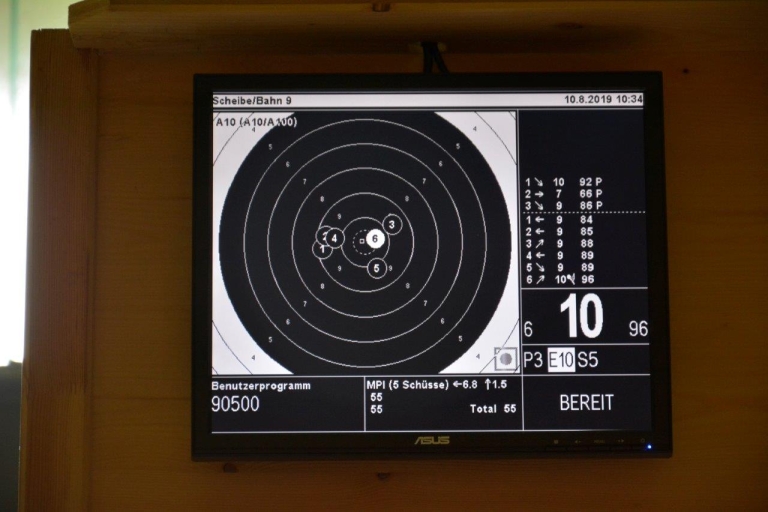 Schoenes-Trefferbild-auf-den-Monitoren-fuer-die-Besucher