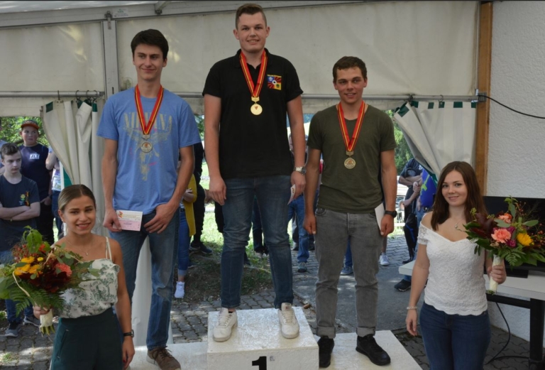 Sportpistole-U211-mit-Ehrendamen